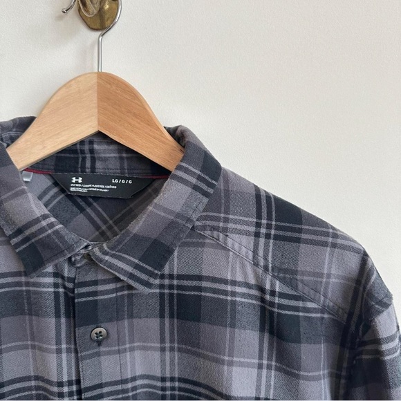 Under Armour black button-up flannel shirt- L 🌼 - Picture 3 of 7